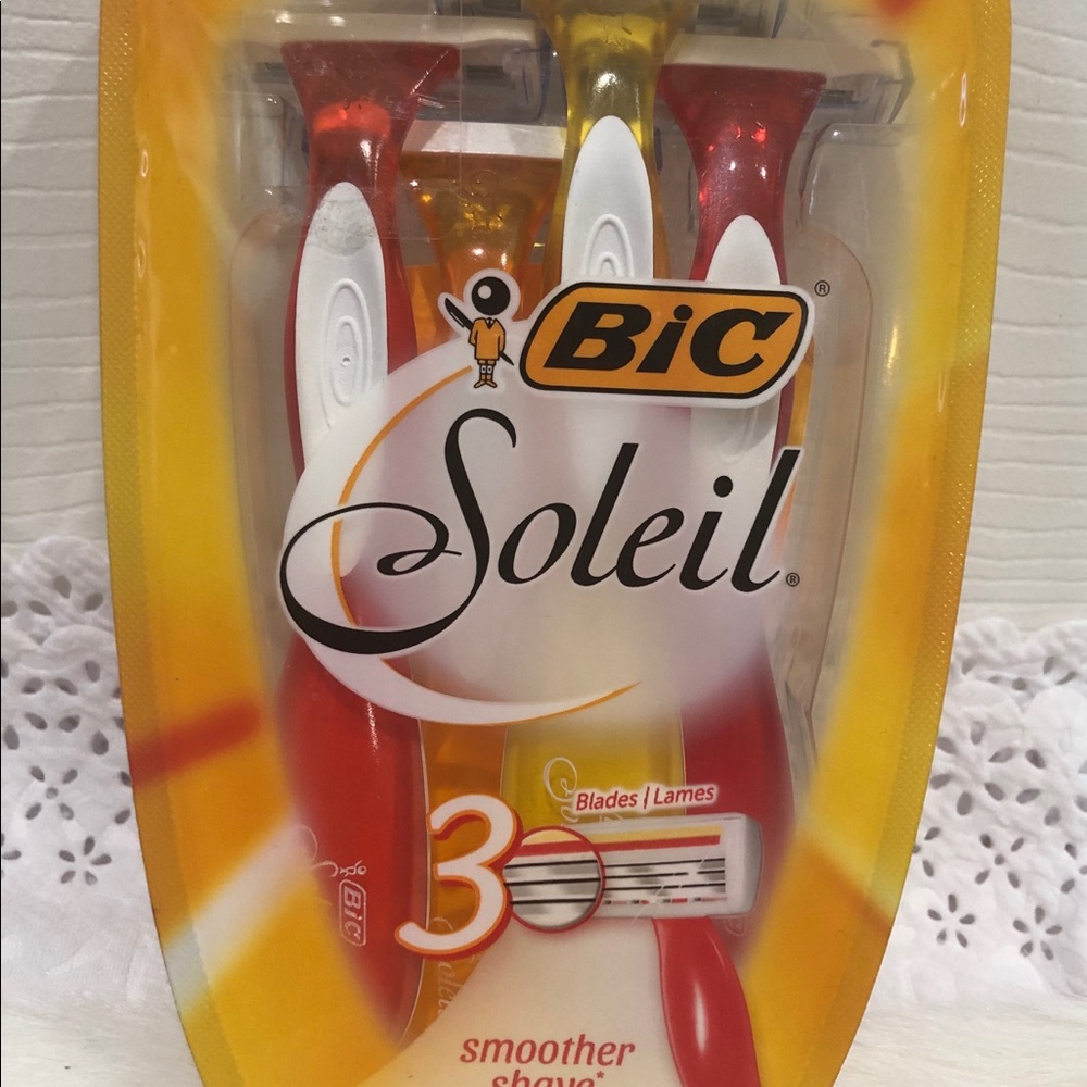 Bic soleil Razor -3 count - Picture 2 of 3